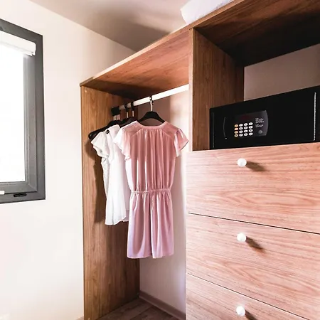 キャンプ場 レ プレイリー デ ラ メール グリモー